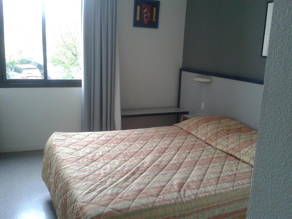 Hotel Entre 2 Mers Proche Bordeaux Carbon-Blanc Kamer foto
