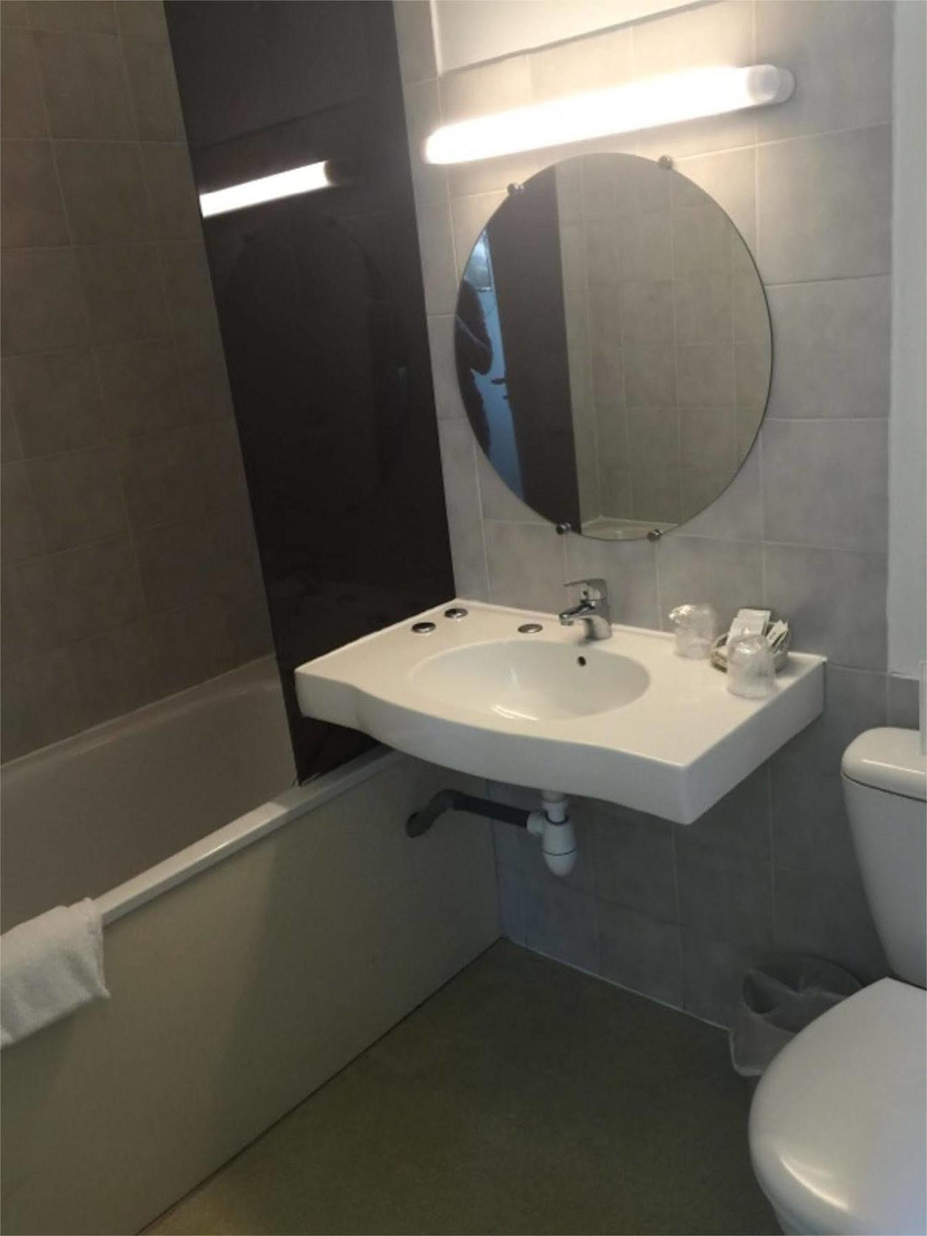 Hotel Entre 2 Mers Proche Bordeaux Carbon-Blanc Buitenkant foto